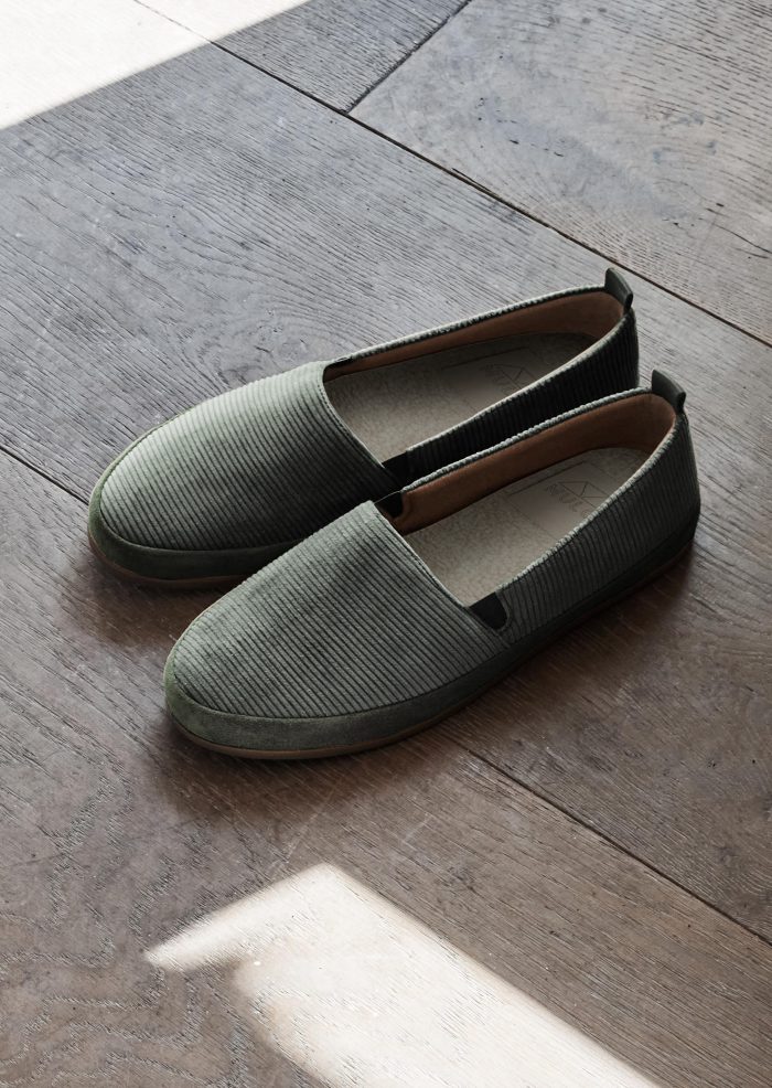 Men's House Shoes in Green Corduroy and Sheepskin Lining